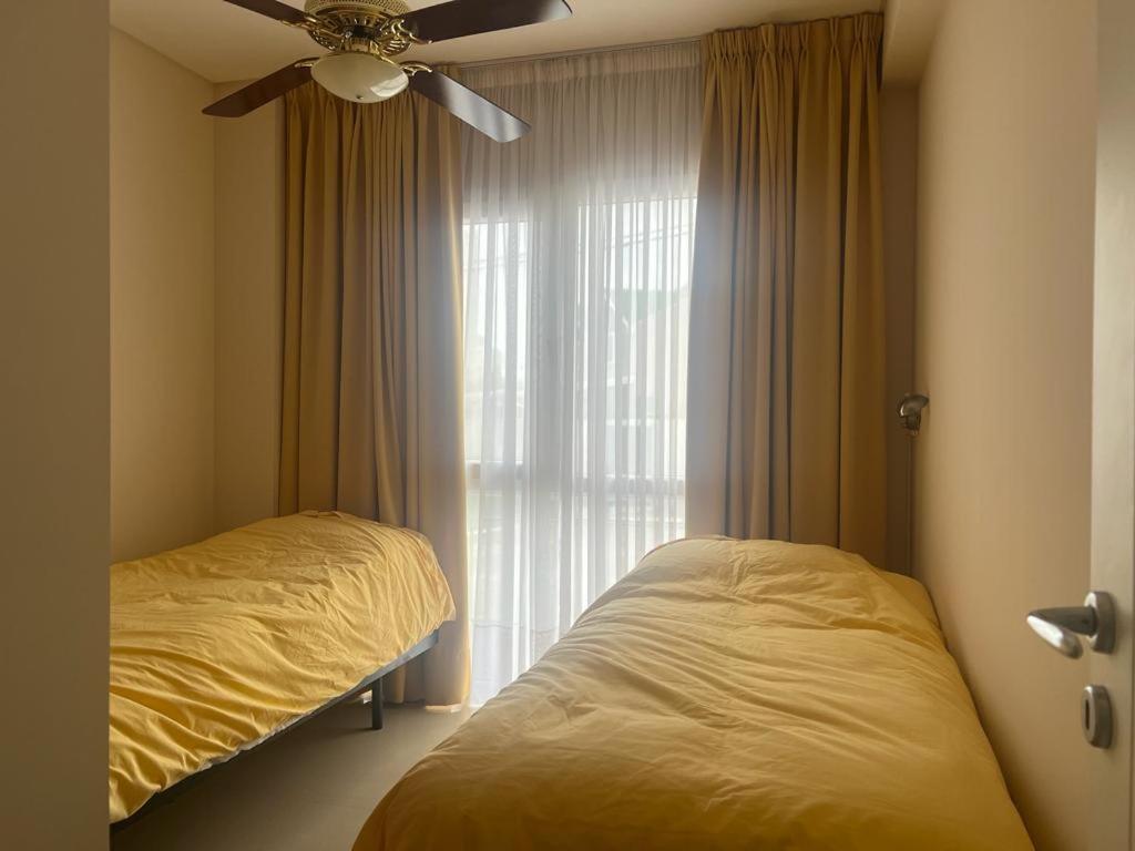 a bedroom with two beds and a ceiling fan at Vista al Mar in Puerto Madryn