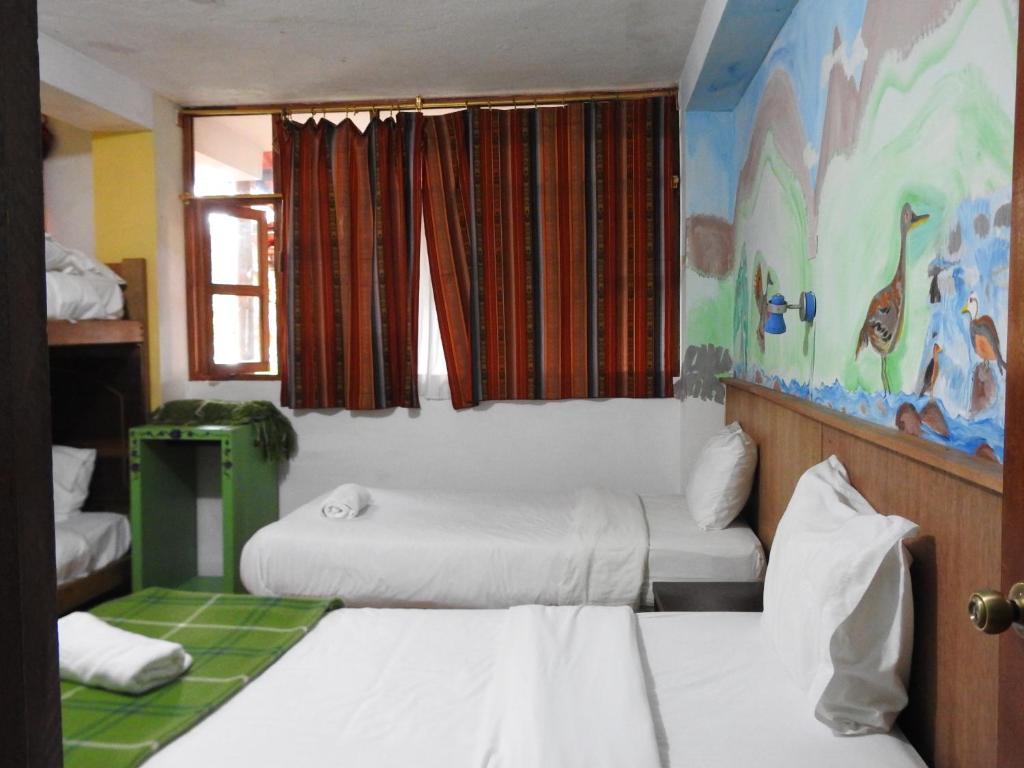 Postel nebo postele na pokoji v ubytování Biohostal Mindo Cloud Forest
