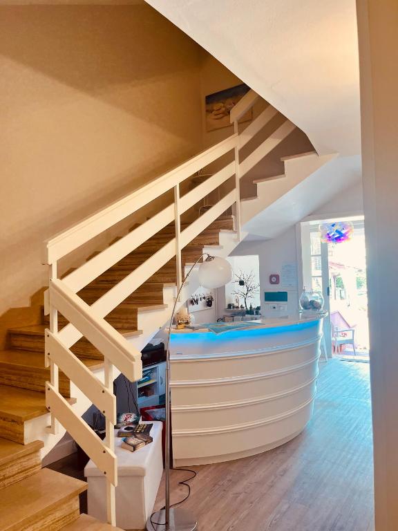 Telewizja i/lub zestaw kina domowego w obiekcie Hotel Villa Rosa