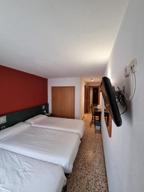 Giường trong phòng chung tại Hotel Cims Pas de La Casa