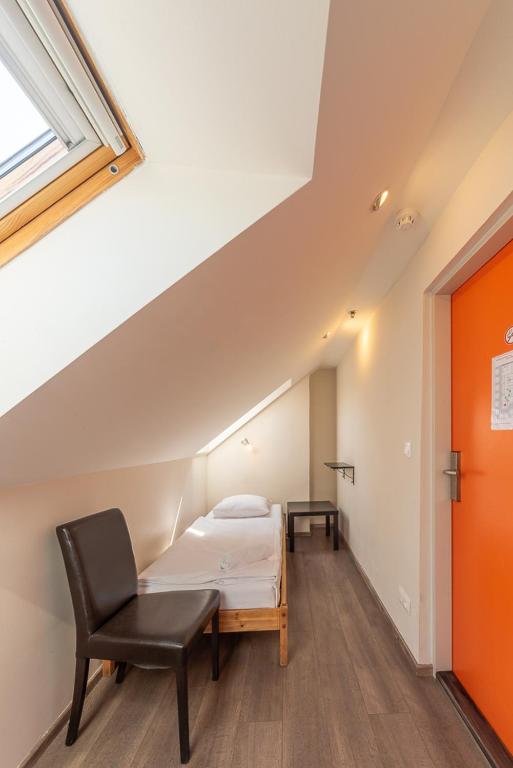 
Single Room with Shared Bathroom
