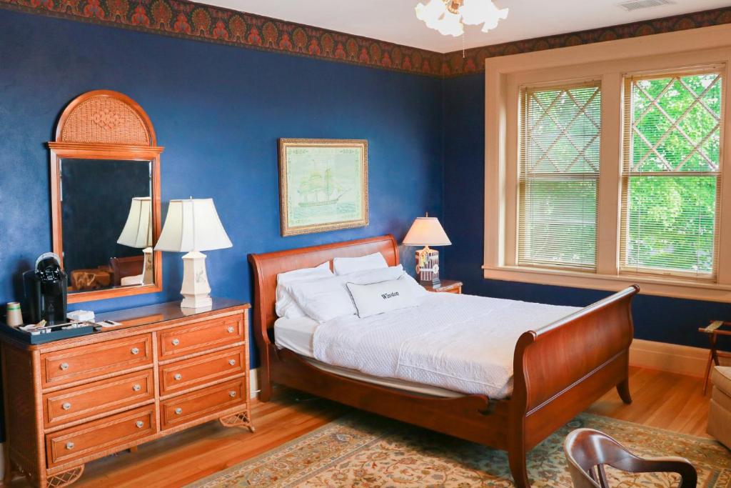 The Shaffner Inn - Deluxe Queen Room
