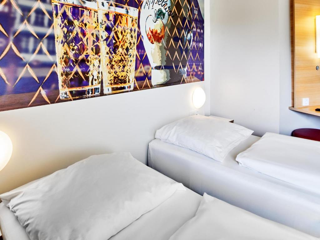 Postel nebo postele na pokoji v ubytování B&B Hotel Frankfurt-Nord