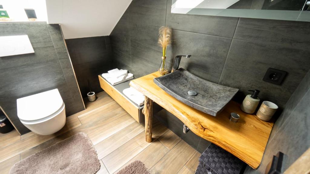 3,5-Zimmer inkl Arbeitsplatz, WLAN & free Netflix, Amazon-Free Parken vollausgestattete Wohnung, 24h Check In - 7