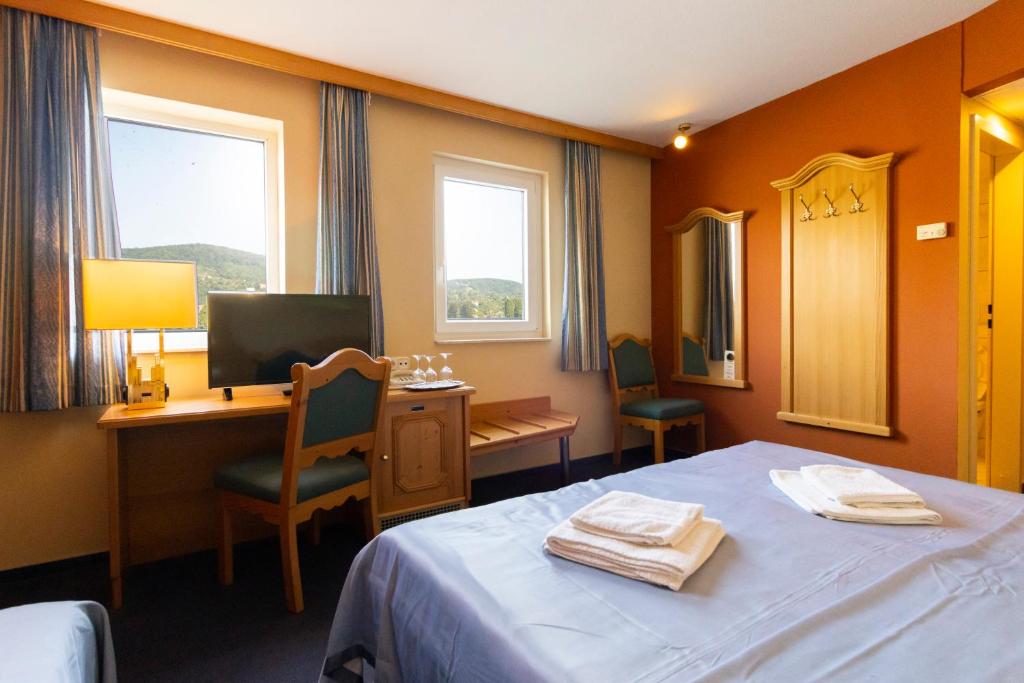 Aquamarina Hotel Visegrád - Dreifachzimmer Mit Blick