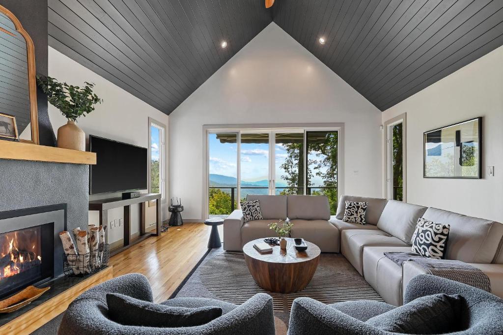 Et opholdsområde på Simply Stunning Off Blue Ridge Pkwy