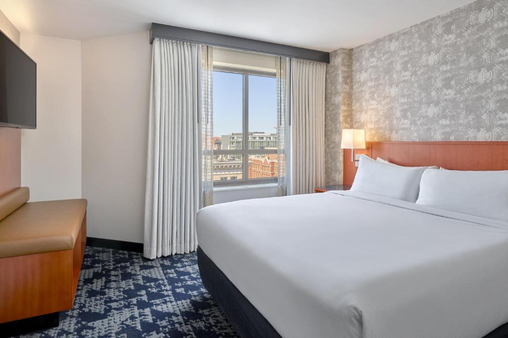 Embassy Suites by Hilton Washington DC Convention Center photo