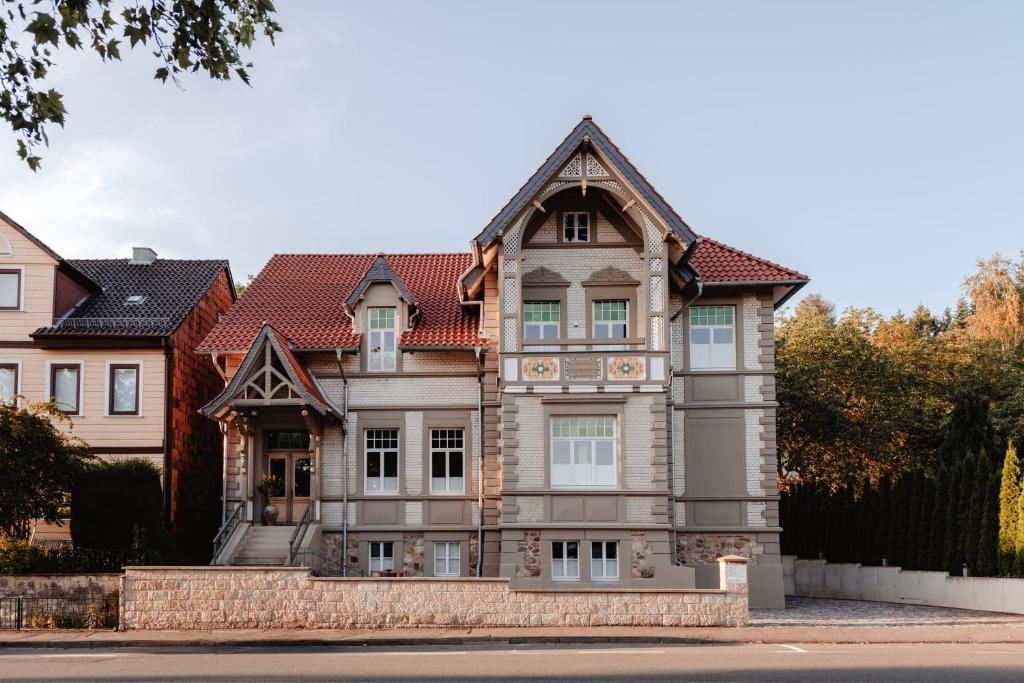 ein großes Haus mit in der Unterkunft First Wohnen in Osterode