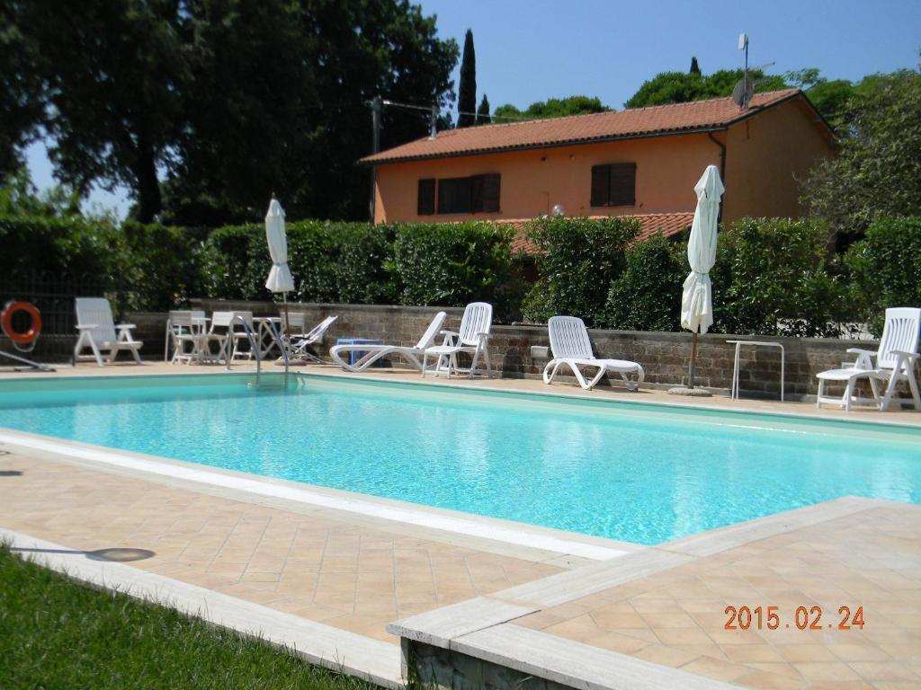 Bazén v ubytování Casa Vacanza Malescale nebo v jeho okolí