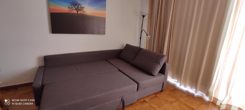Posezení v ubytování Apartment with pool and gardens near the coast