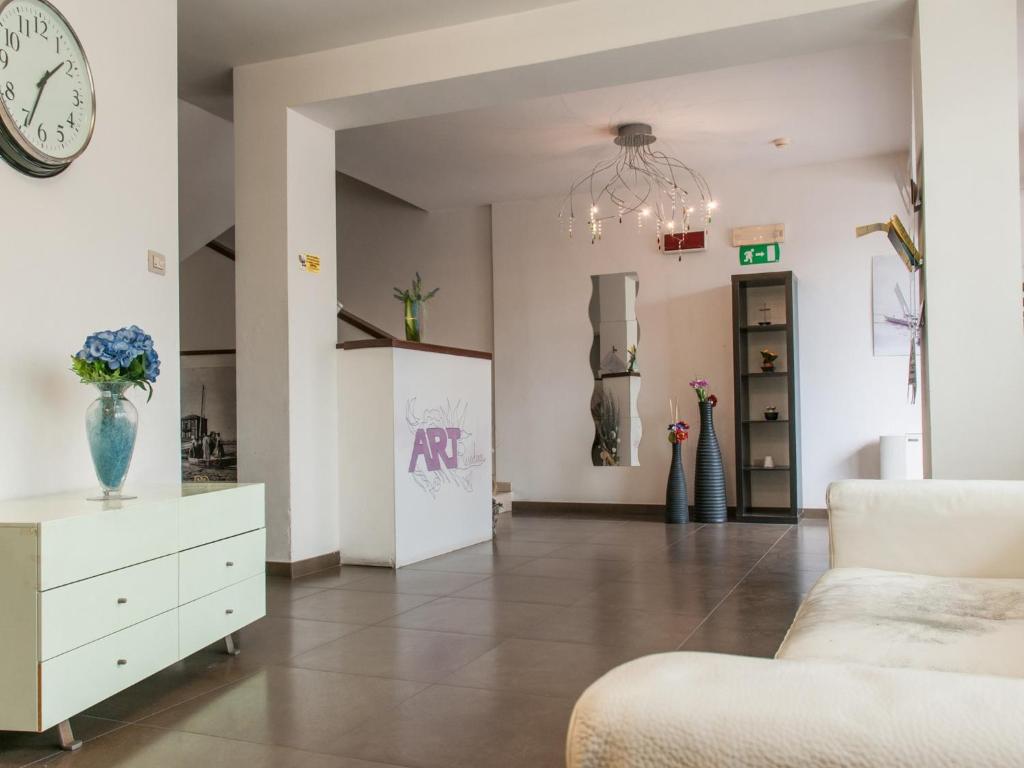 Residence Art - Resim 12