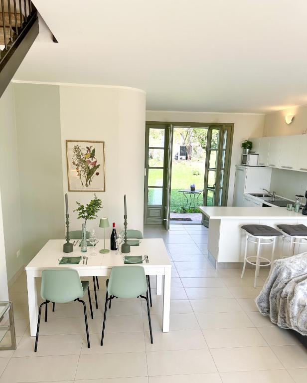 Kuchyň nebo kuchyňský kout v ubytování Just Langhe Casa Nebbiolo