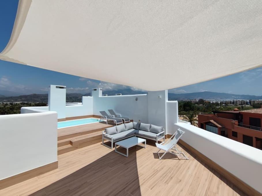 Balkón nebo terasa v ubytování Ático con piscina privada