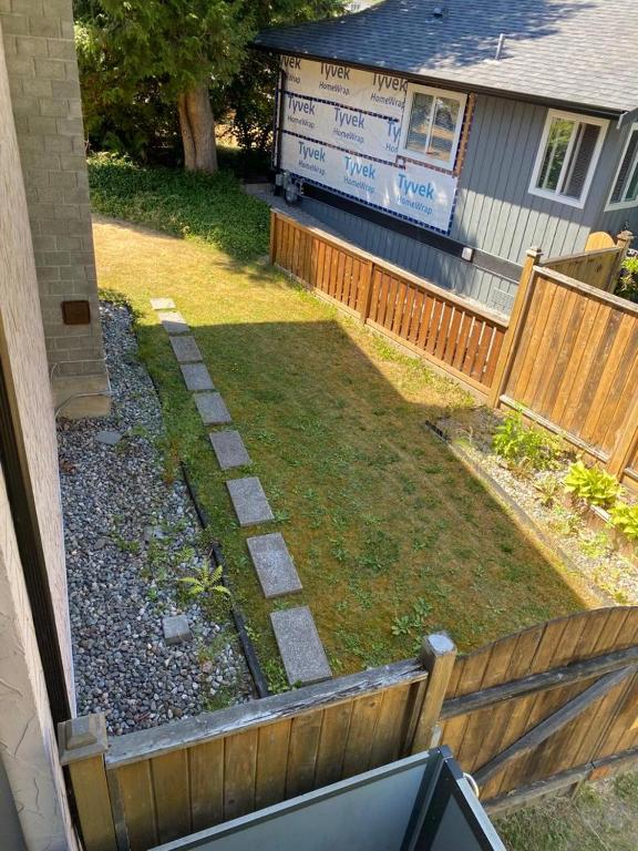 Ground level Pitt Meadows house, Pitt Meadows (updated prices 2024)
