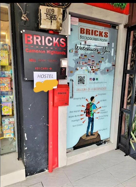 Certifikát, hodnocení, plakát nebo jiný dokument vystavený v ubytování BRICKS Backpackers Sleepbox