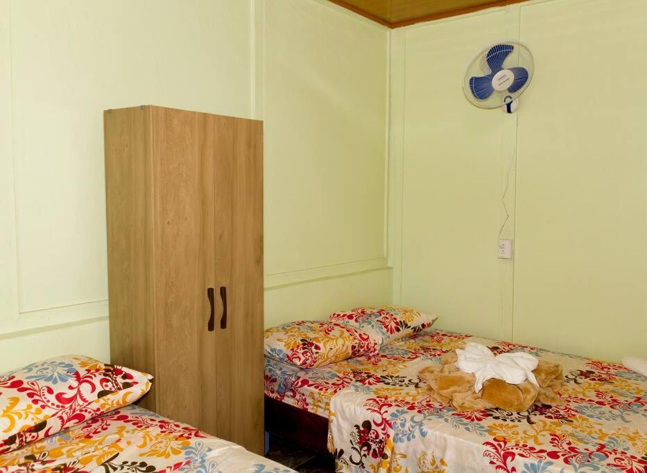 Postel nebo postele na pokoji v ubytování Casita Colorada, Sierpe de Osa