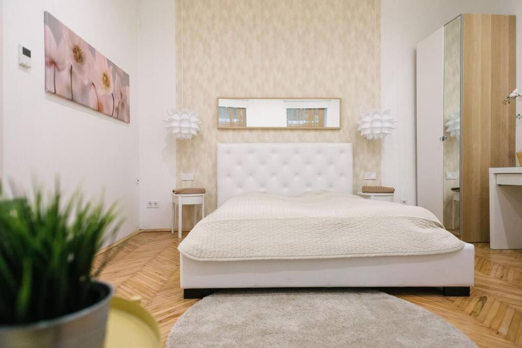 Stylish Apartment at Parliament 1054 Budapest, 18 Báthory utca kép - 1