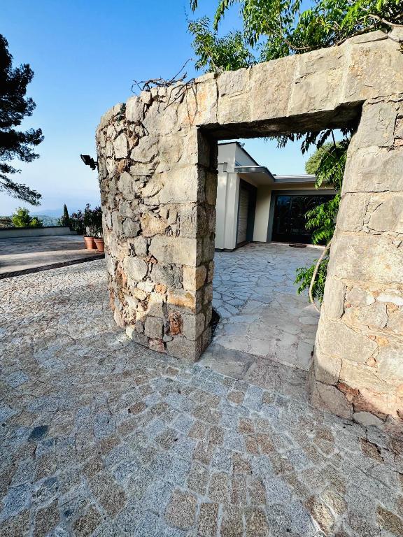 Fotografia z galérie ubytovania Villa atypique - Vue mer et piscine chauffée v destinácii Grasse