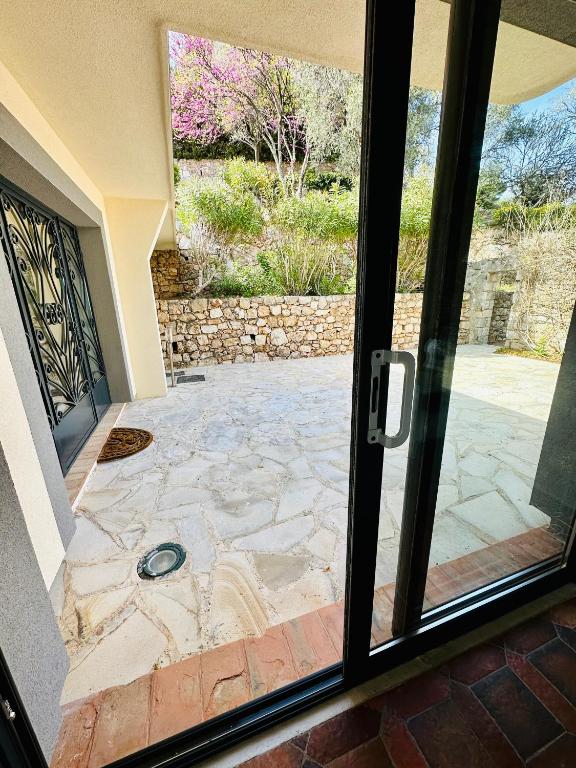 Vonkajšia záhrada v ubytovaní Villa atypique - Vue mer et piscine chauffée