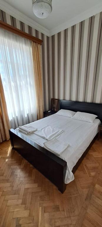 Llit o llits en una habitació de Guest House Pirosmani 60