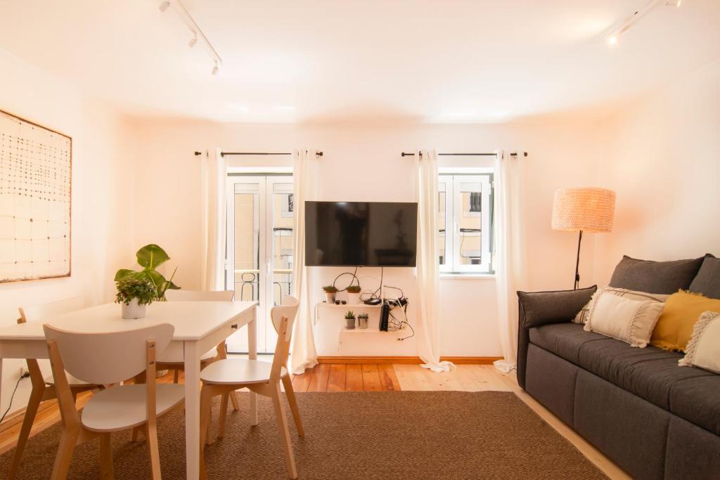 Cozy 1BR in São Vicente by LovelyStay