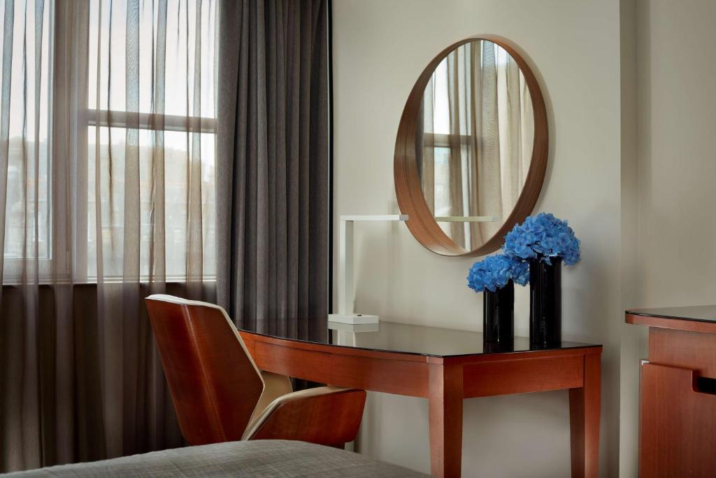 Park Plaza Victoria London - Superior Queen Room