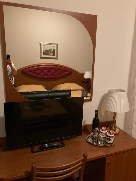 TV a/nebo společenská místnost v ubytování Hotel Banatium B&B Cucina