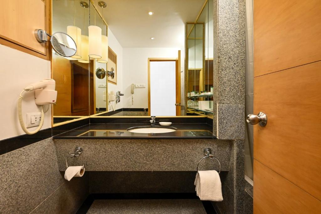 Koupelna v ubytování Fariyas Hotel Mumbai , Colaba