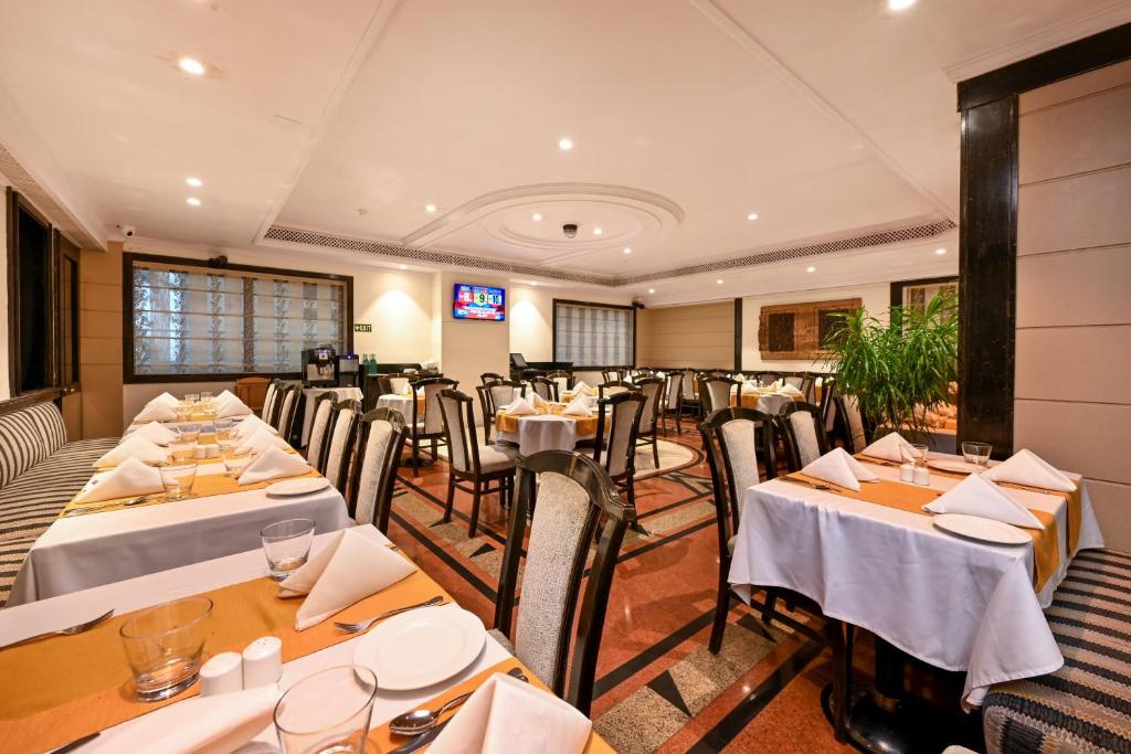 Restaurace v ubytování Fariyas Hotel Mumbai , Colaba