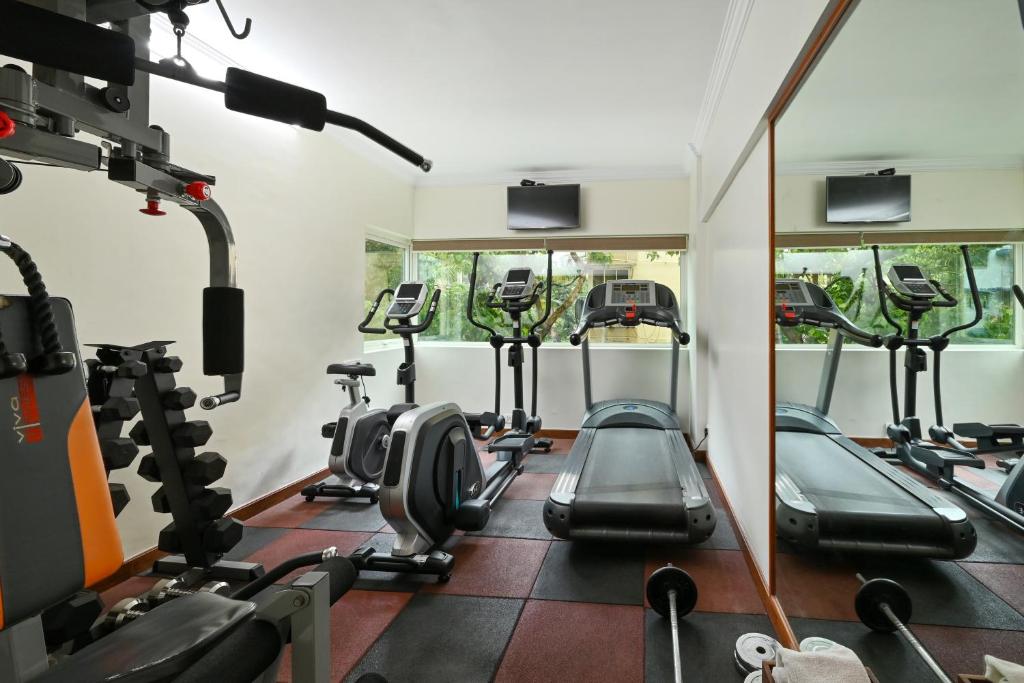 Fitness centrum a/nebo fitness zařízení v ubytování Fariyas Hotel Mumbai , Colaba