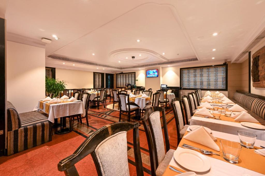 Posezení v ubytování Fariyas Hotel Mumbai , Colaba