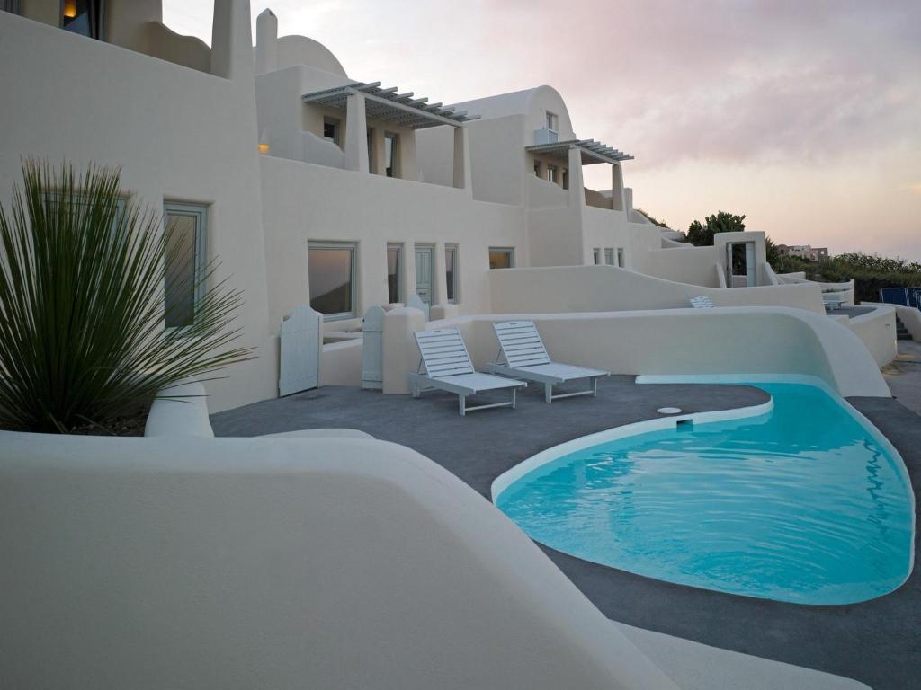 Piscina di Dome Santorini Resort o nelle vicinanze