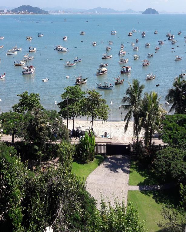 a bunch of boats in the water on a beach at Hotel Maricá in Penha