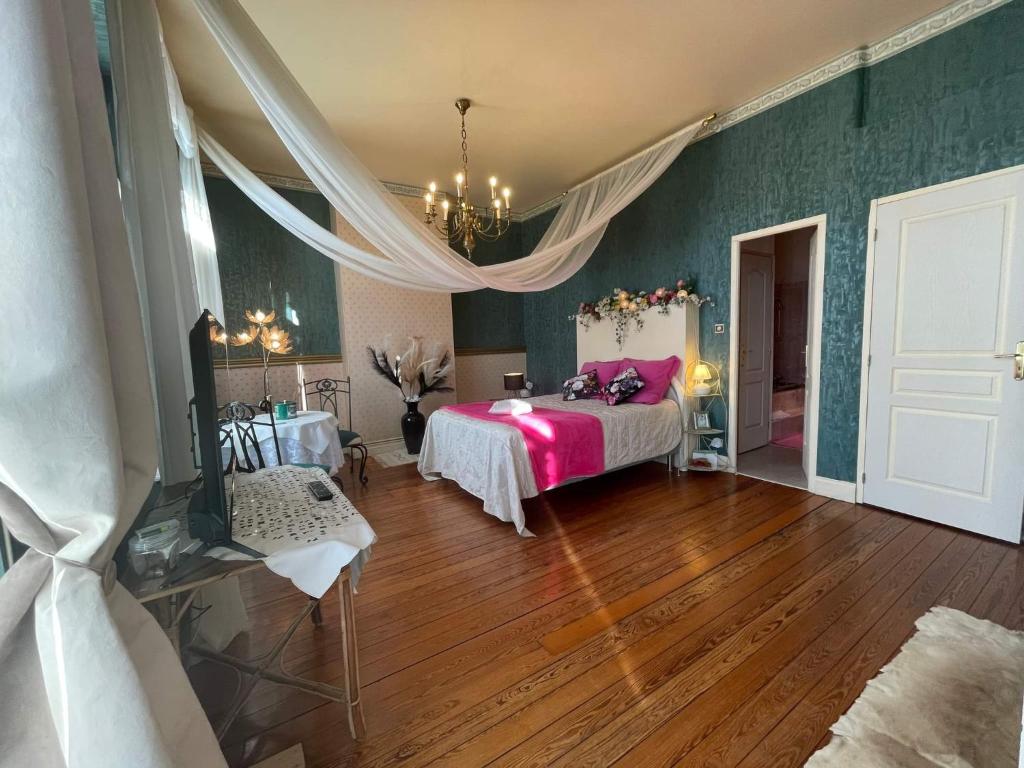 Le Petit Chateau - Quarto De Família Com Banheiro Privativo