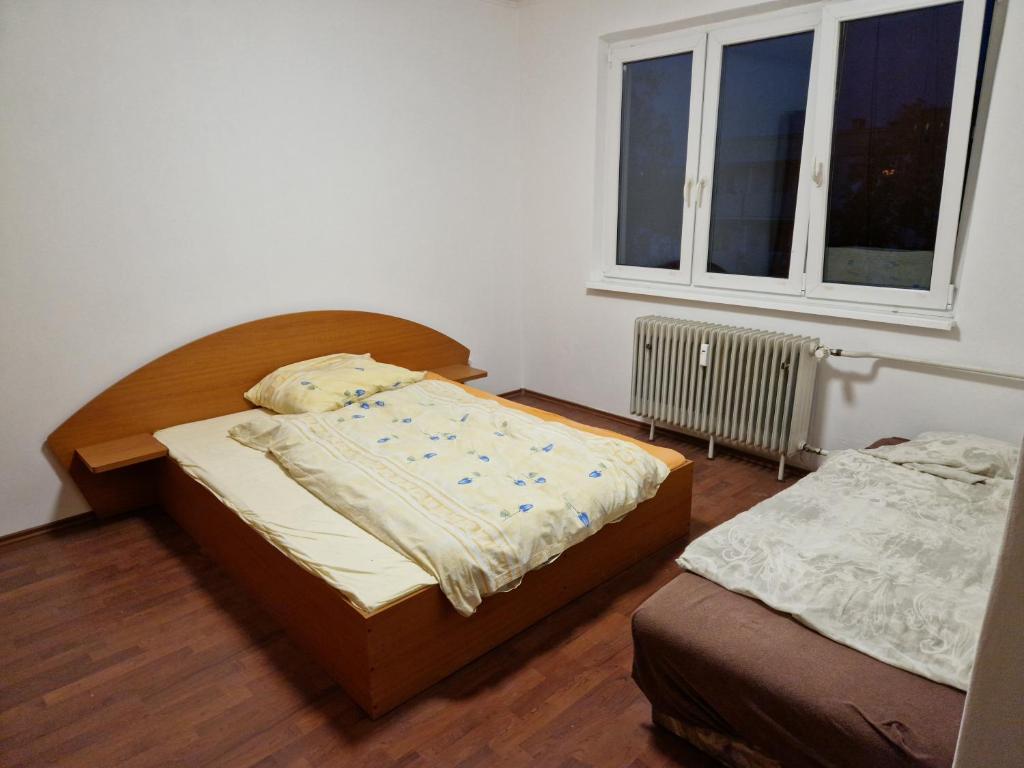 a bedroom with two beds and a window at Sankt Martin Hostel in Martin