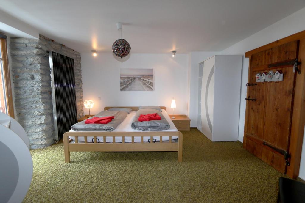 Postel nebo postele na pokoji v ubytování Stegmatte - Unique luxury triplex apartment for 10 persons