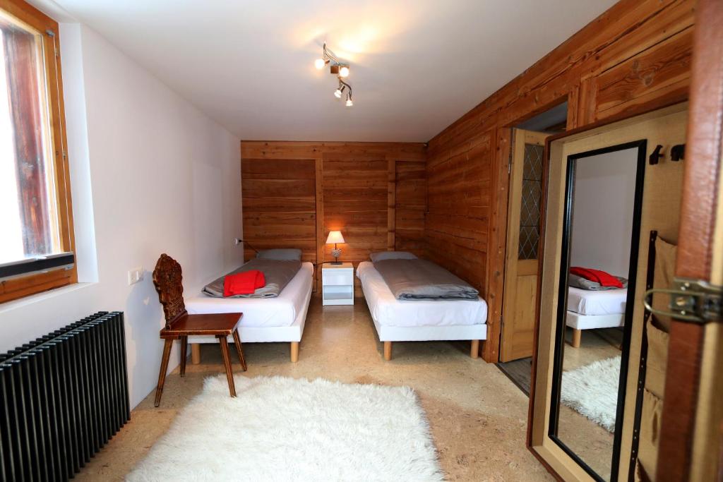 Postel nebo postele na pokoji v ubytování Stegmatte - Unique luxury triplex apartment for 10 persons
