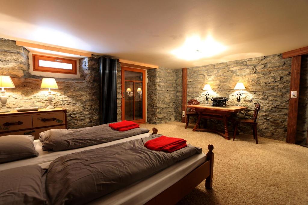 Postel nebo postele na pokoji v ubytování Stegmatte - Unique luxury triplex apartment for 10 persons