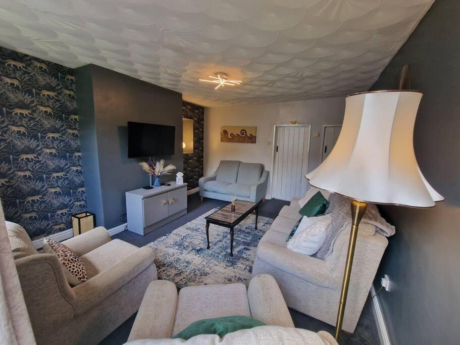 Posezení v ubytování 4 bed charming, Family-friendly cottage 1694