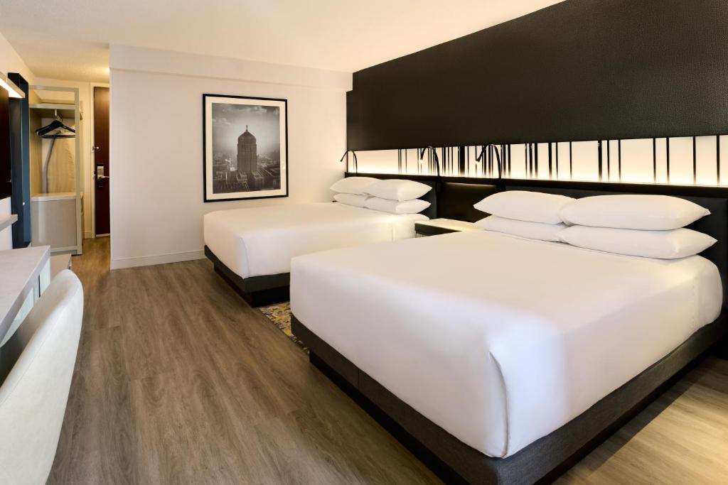 Hyatt Regency Chicago - Queen Room With Two Queen Beds - High Floor