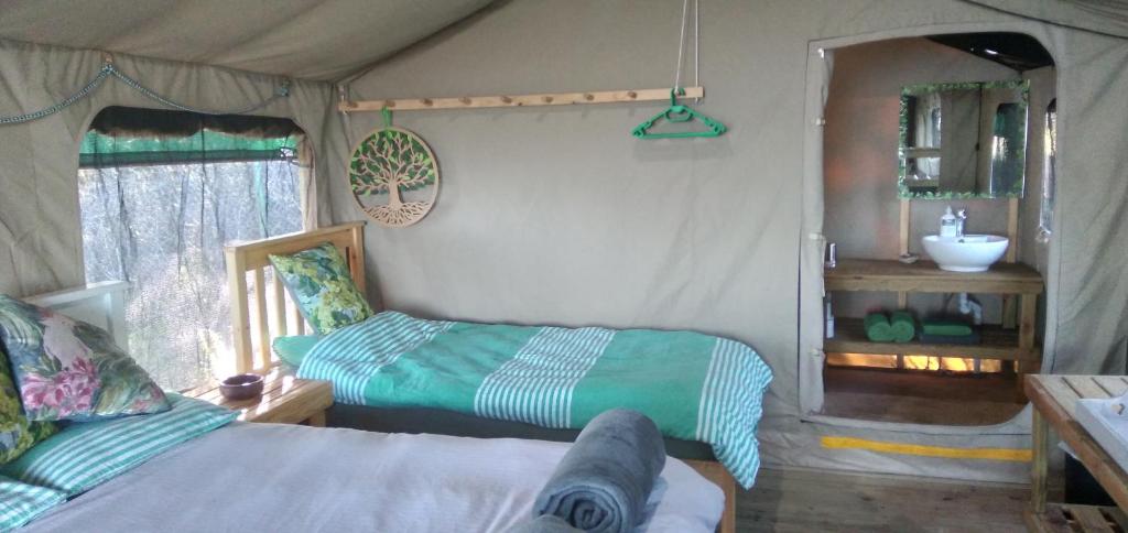 Postel nebo postele na pokoji v ubytování Trees&Seas - Getaway Glamping