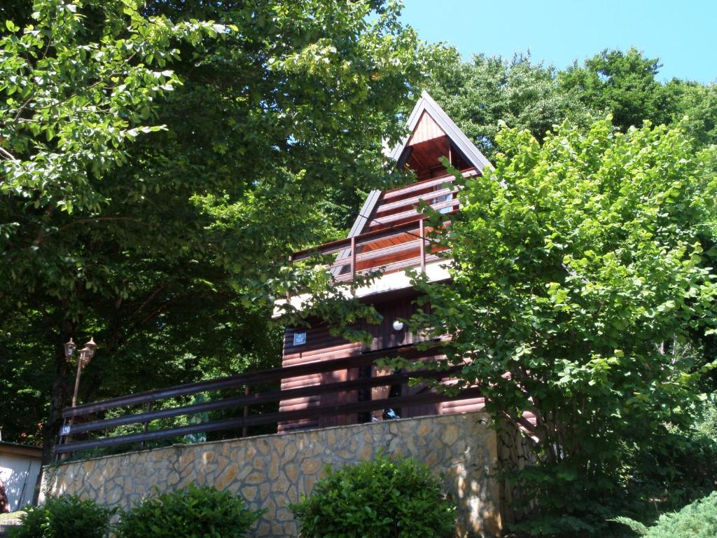 a tree house in the middle of some trees at Holiday Home Mreznica in Gornji Zvečaj