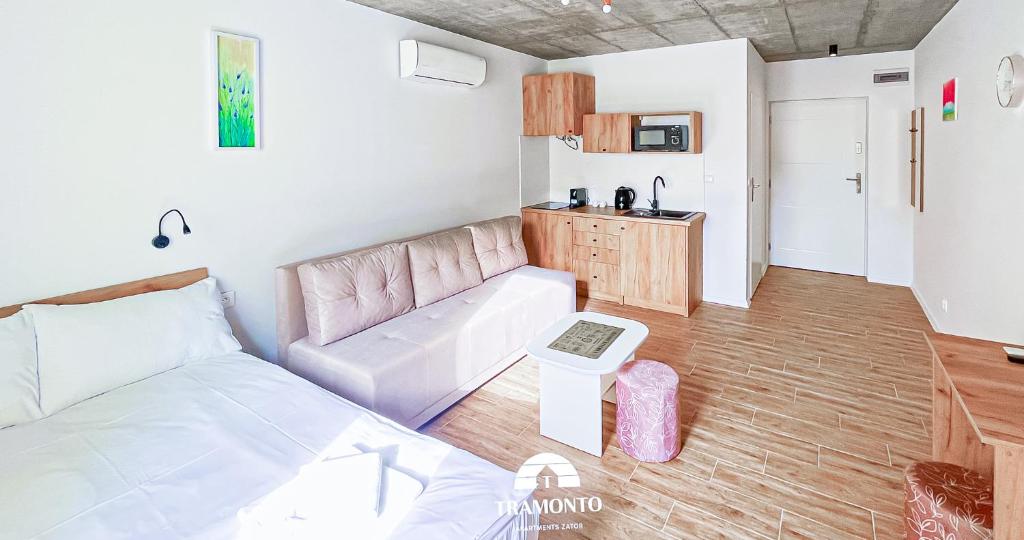 Tramonto Apartments Zator Przeciszów - Habitación Cuádruple Con Baño