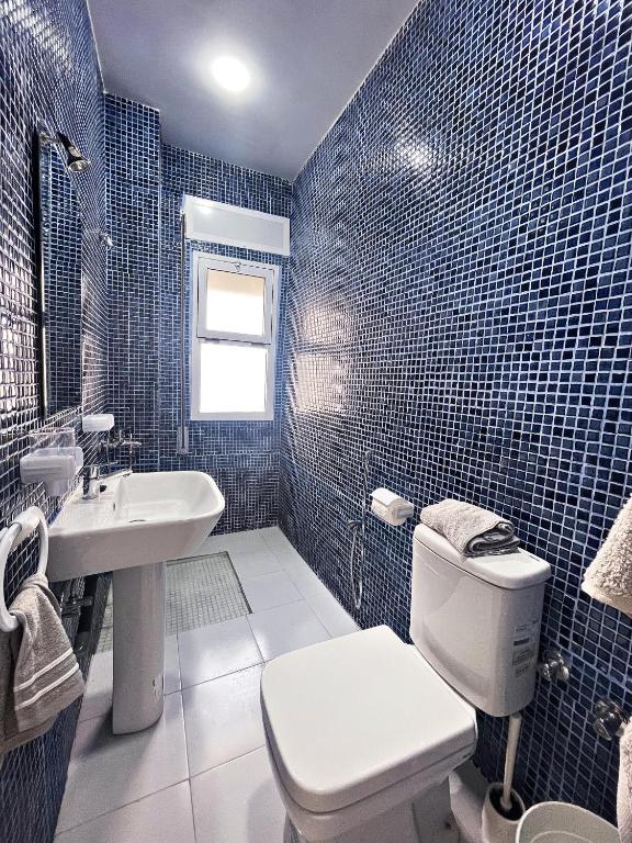 Un baño de HOSTAL MH BORJ