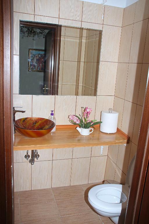 Koupelna v ubytování Kristal Hotel