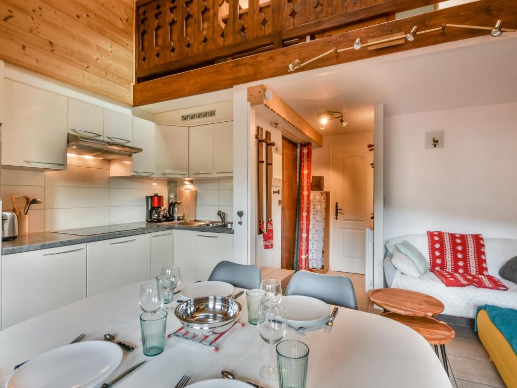 Kuchyňa alebo kuchynka v ubytovaní Duplex cosy 4 pers. près des pistes - Les Gets, La Turche - FR-1-685-26