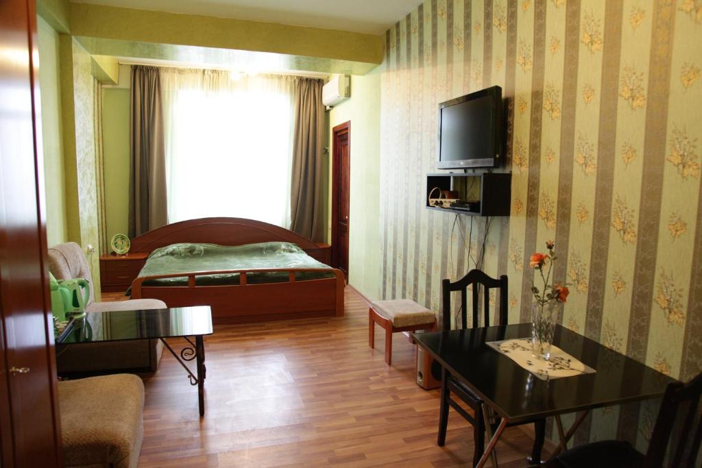 TV a/nebo společenská místnost v ubytování Mia B&B Tbilisi