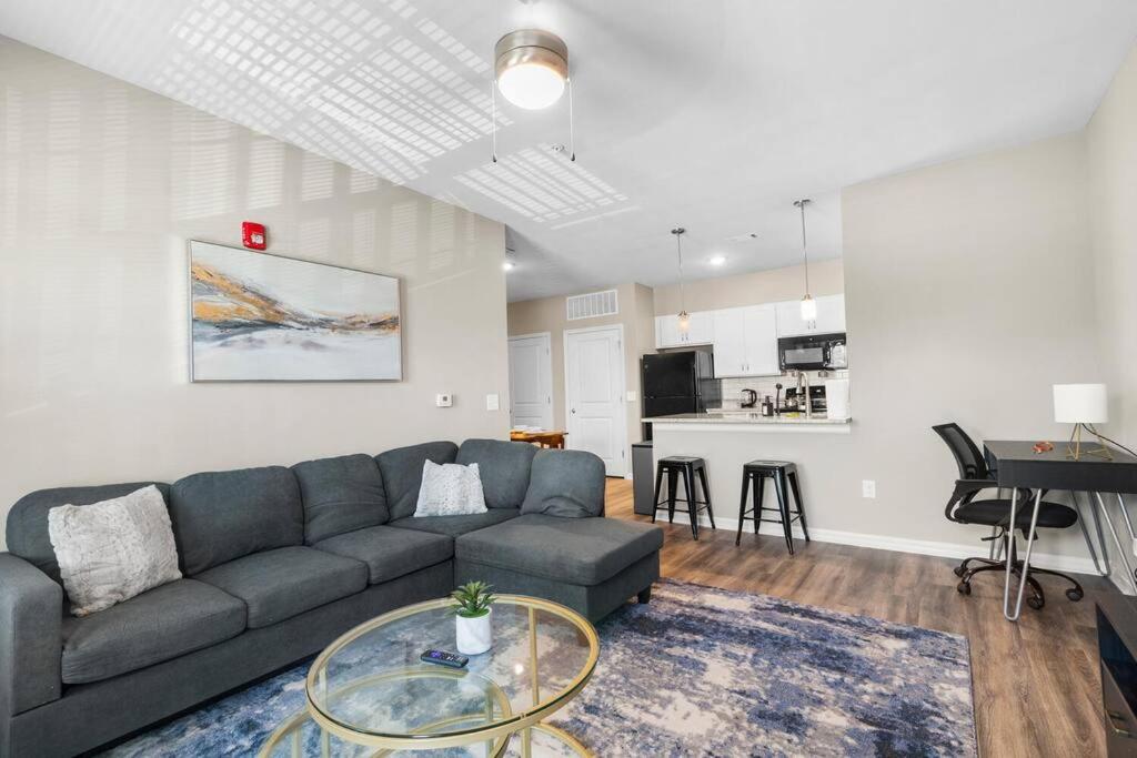 Kuchyň nebo kuchyňský kout v ubytování Upscale 1BR/1BA: Resort Vibes, City Edge, Bliss