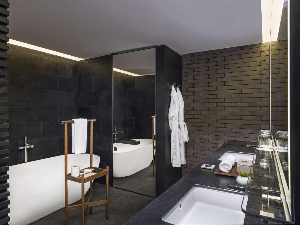 The Temple House - Deluxe Courtyard Suite