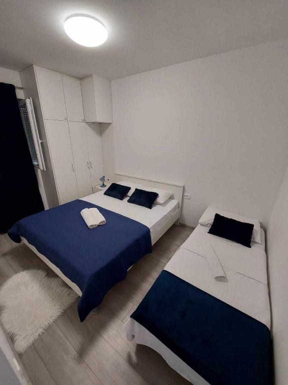 Posteľ alebo postele v izbe v ubytovaní Apartments with a parking space Kraj, Pasman - 335